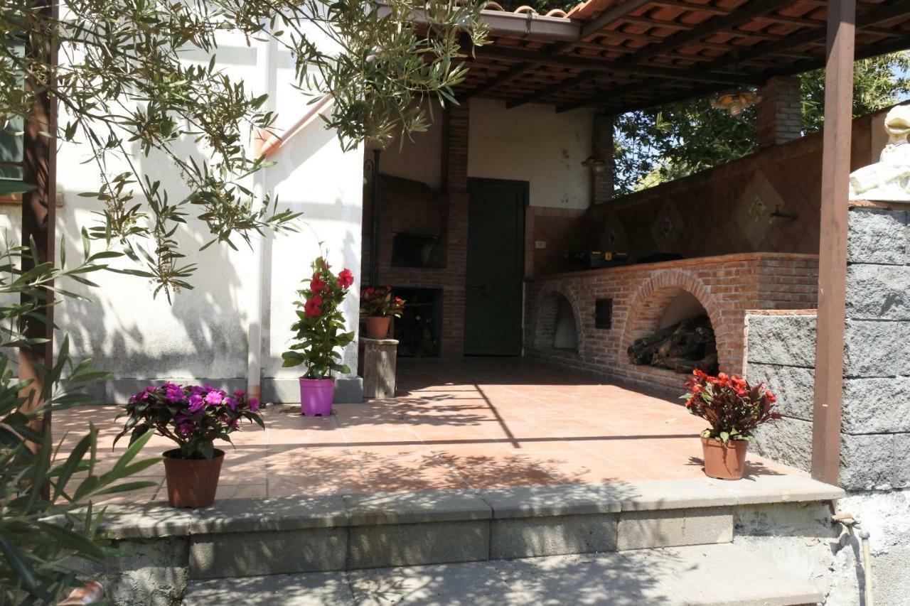 Casa Vacanza Etna Evergreen Villa Piedimonte Etneo Exterior foto